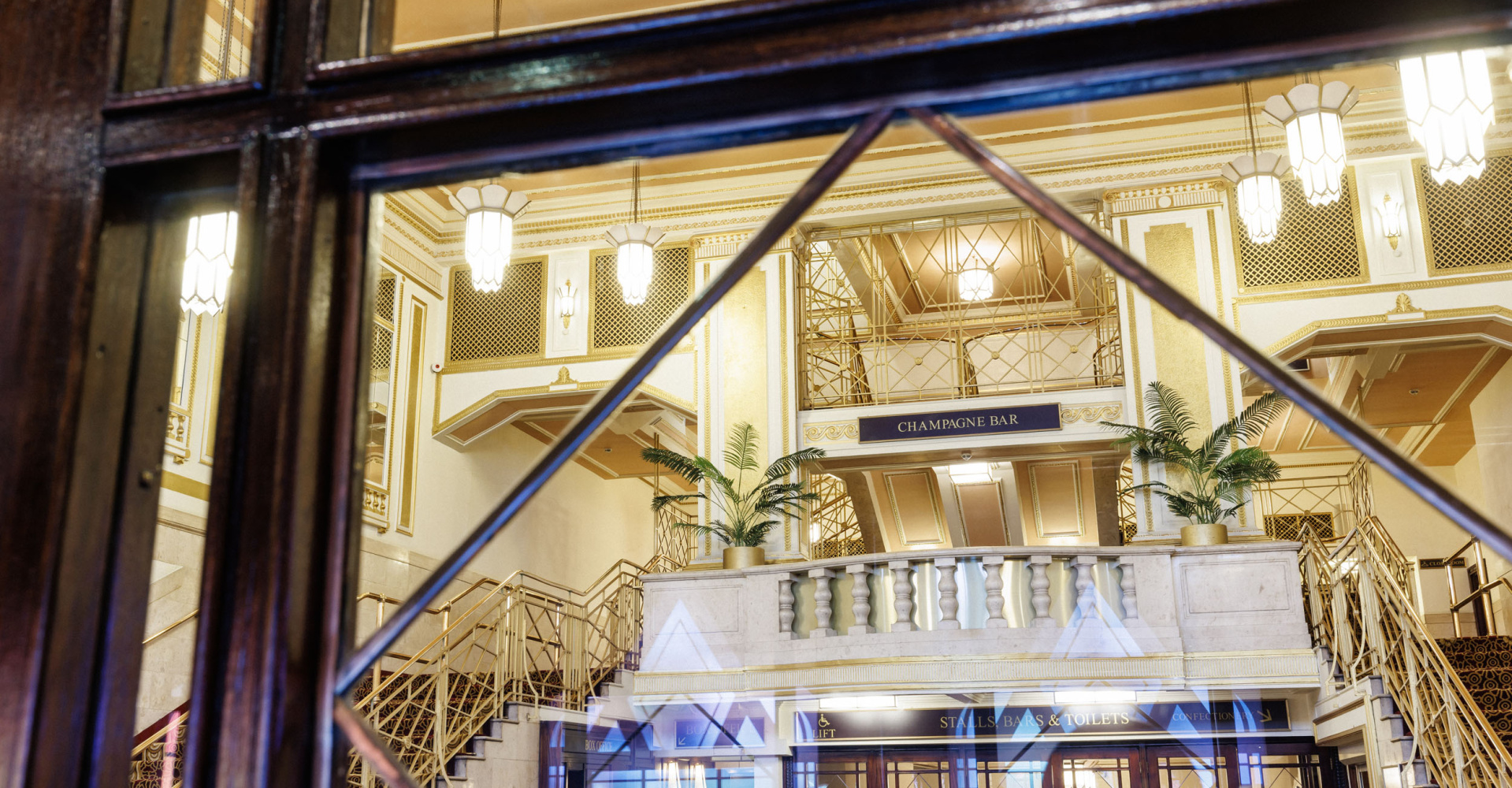 Dominion Theatre, photo 2